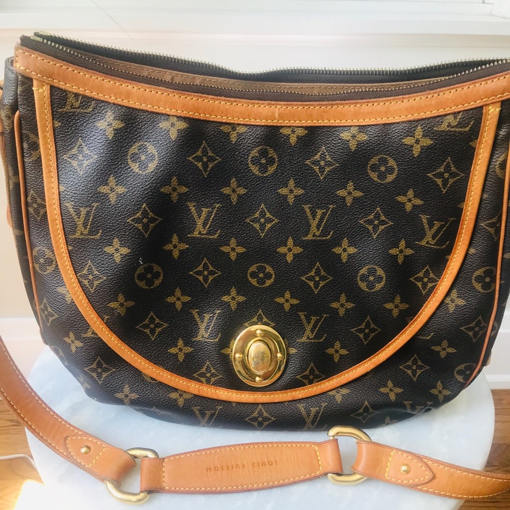 Authentic Louis Vuitton with beautiful LV strap!